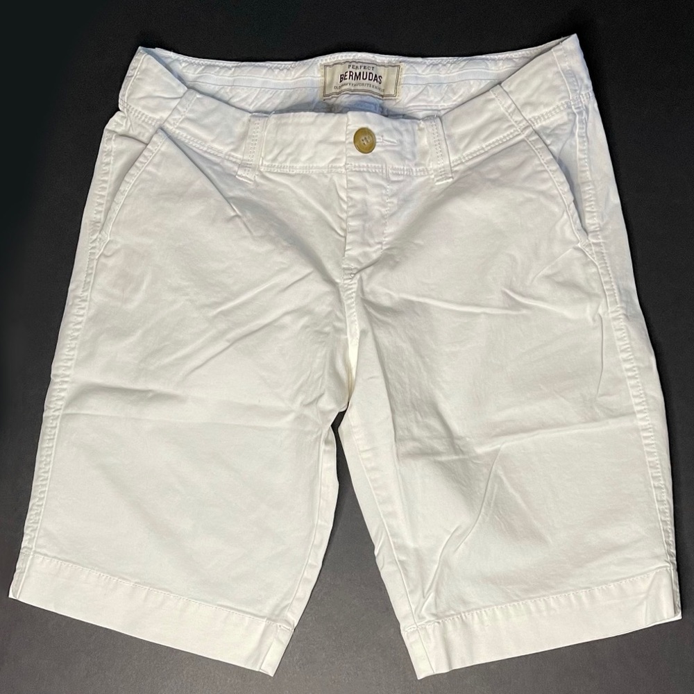 Old Navy 4 Pocket Perfect Bermudas~ White